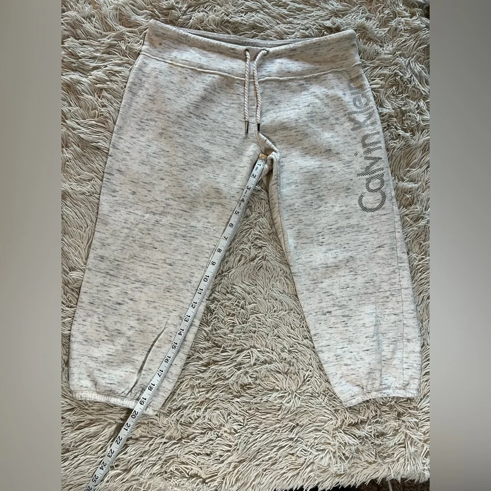 Calvin Klein White and Grey Capri Lounge Pants - Picture 5 of 12